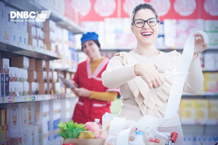 Families can greatly reduce their grocery bill to save money. Families can greatly reduce their grocery bill to save money.