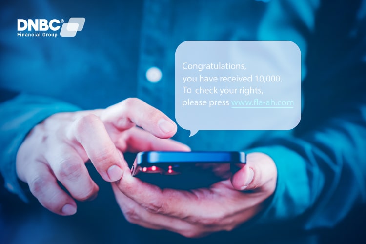 Scammers use fake messages to deceive people Scammers use fake messages to deceive people